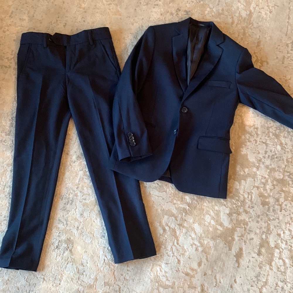 Boys navy blue suit, worn once.